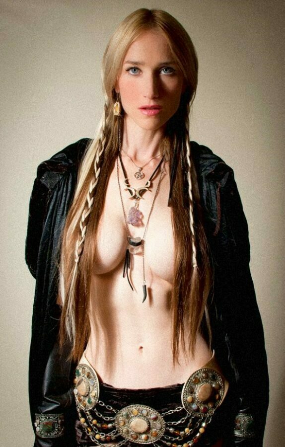 Delikasap’a; “Hepimiz Öleceğiz” demişti, yaşamına son verdi. Heavy Metal’in seksi yıldızı Jill Janus intihar etti