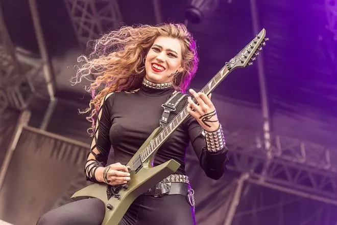 Son Gitar Bükücü Sonia Anubis DeliKasap’tan Akça Yılmaz İle “Kız-Kıza Metal Sohbetleri”nde